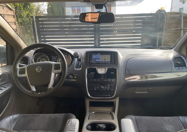 Lancia Voyager cena 53500 przebieg: 210000, rok produkcji 2013 z Warszawa małe 137